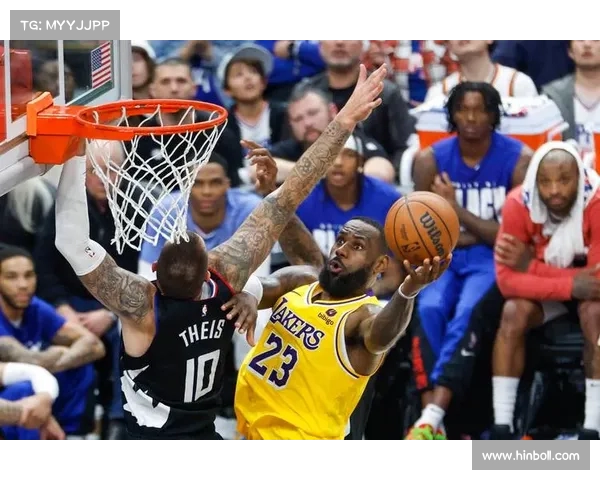 NBA最新动态：詹姆斯重返赛场勇士快船激战 正面对决展现联盟新格局